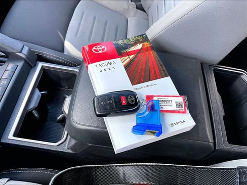 Used 2025 Toyota Tacoma TRD Off-Road AWD/4WD image 31