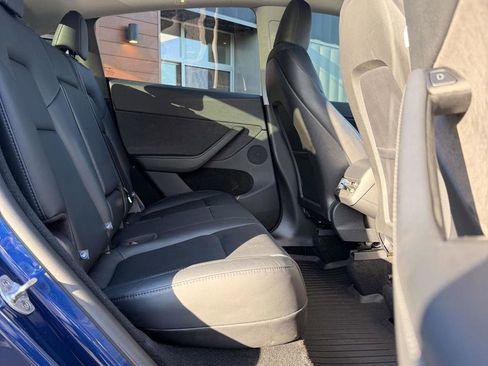 Used 2024 Tesla Model Y Long Range AWD/4WD image 19