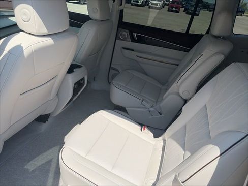 New 2026 Buick Enclave Avenir w/ Super Cruise Package AWD/4WD image 11