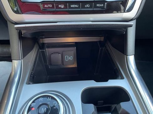 Certified 2020 Ford Explorer XLT w/ Equipment Group 202A AWD/4WD image 32