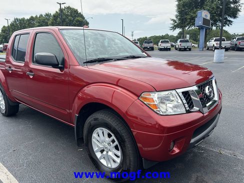 Used 2018 Nissan Frontier SV w/ Value Truck Package AWD/4WD image 2