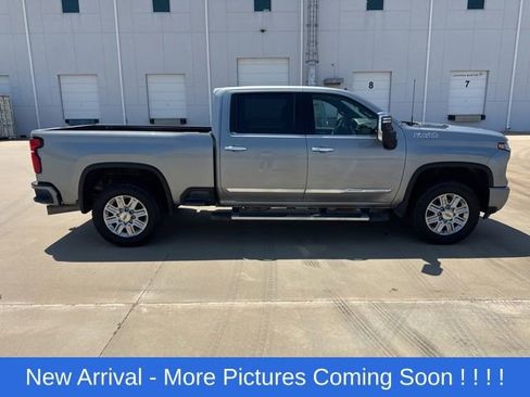 Used 2024 Chevrolet Silverado 2500 High Country AWD/4WD image 7