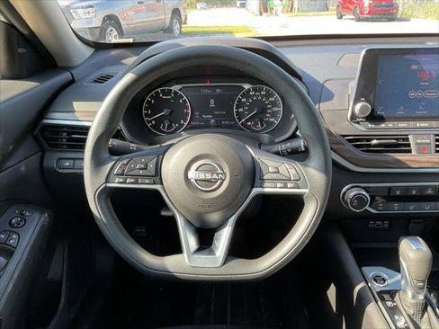 Used 2024 Nissan Altima 2.5 SV FWD image 26