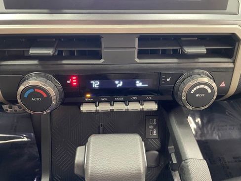 Used 2025 Toyota Tacoma 4x4 Double Cab image 5