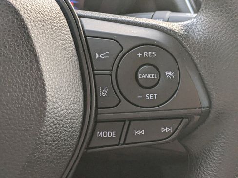 Used 2021 Toyota Corolla LE image 18