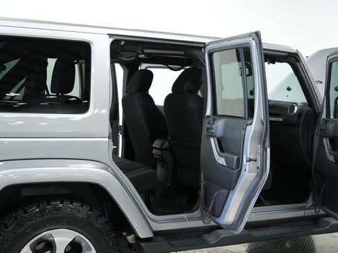 Used 2016 Jeep Wrangler Unlimited Sahara w/ Max Tow Package AWD/4WD image 12