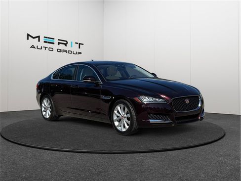 Used 2018 Jaguar XF Premium image 1