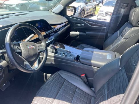 Used 2024 Cadillac Escalade Premium Luxury Platinum AWD/4WD image 5