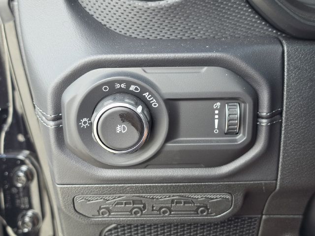 Used 2026 Jeep Wrangler Unlimited Rubicon AWD/4WD image 33