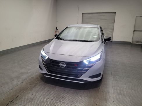Used 2025 Nissan Versa SR FWD image 15