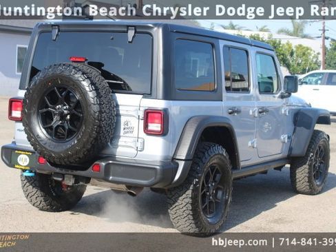 Used 2024 Jeep Wrangler Unlimited image 5