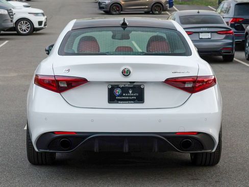 Used 2023 Alfa Romeo Giulia Veloce AWD/4WD image 7