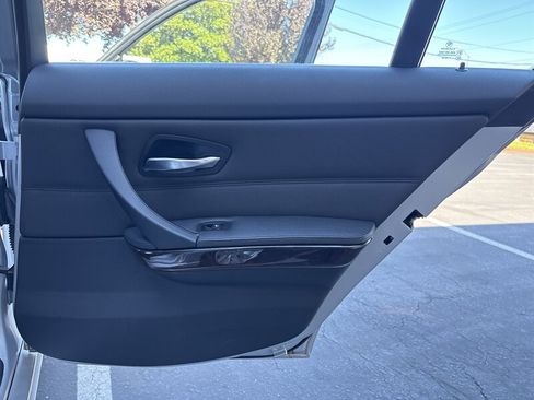 Used 2006 BMW 325i Sedan RWD image 33