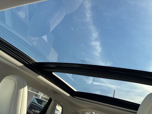 Used 2021 Jeep Cherokee Limited image 29