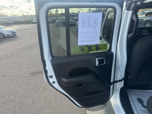 Used 2021 Jeep Wrangler Unlimited Sahara w/ Dual Top Group AWD/4WD image 14