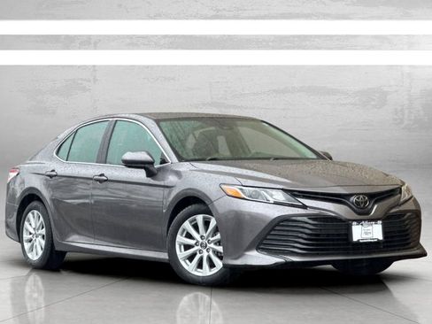 Used 2019 Toyota Camry LE image 2