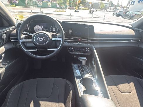 Used 2024 Hyundai Elantra SEL w/ Convenience Package FWD image 29