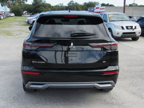 New 2025 Mitsubishi Outlander SE image 4