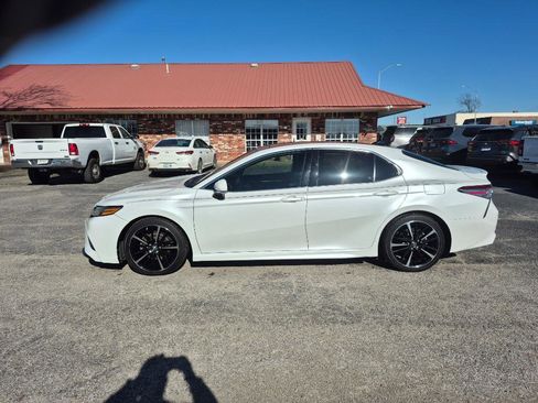 Used 2019 Toyota Camry XSE image 4
