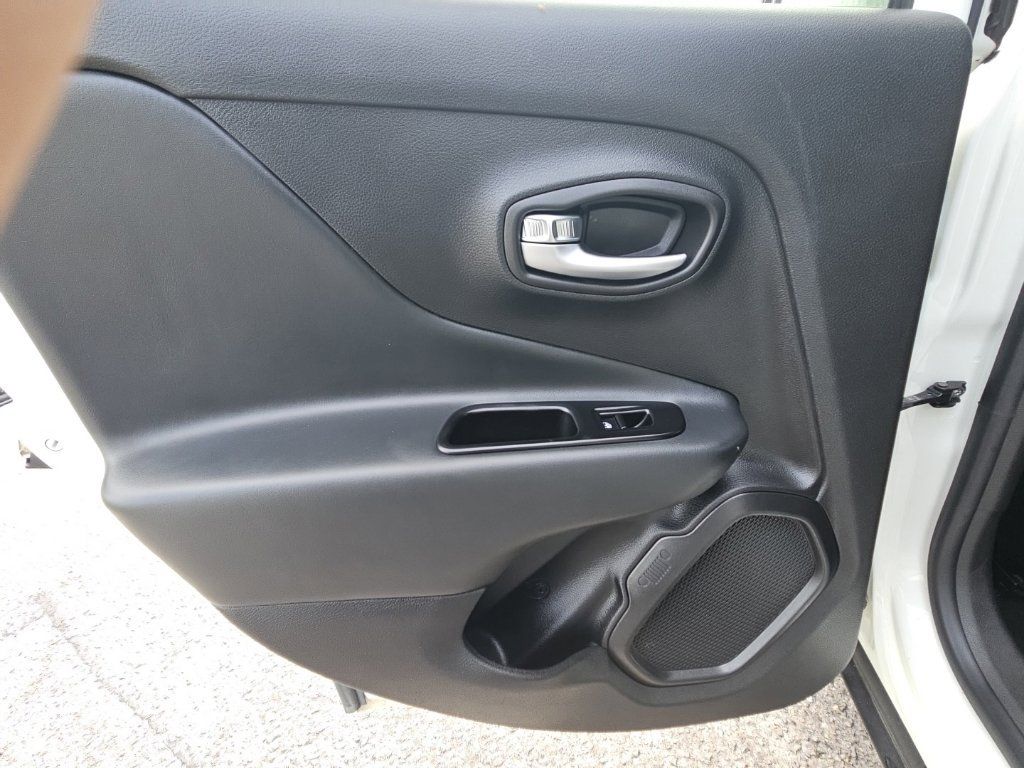 Used 2022 Jeep Renegade Latitude w/ Convenience Group AWD/4WD image 32