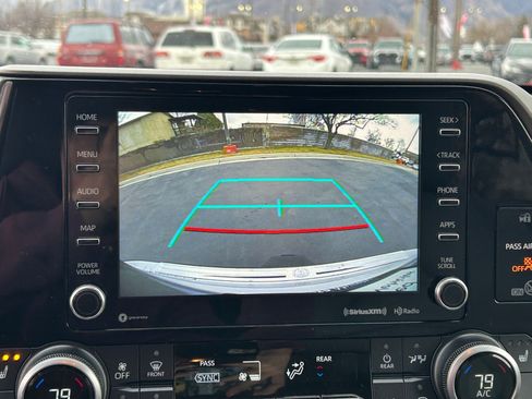 Used 2021 Toyota Highlander XLE image 20