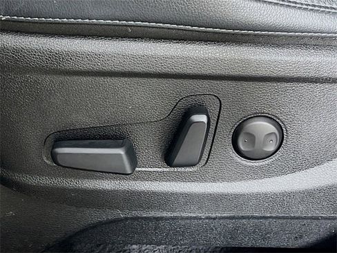 Used 2023 Kia Telluride EX w/ EX Captain's Chair Package image 11