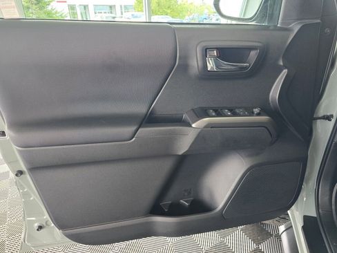 Used 2023 Toyota Tacoma TRD Off-Road w/ TRD Premium Off Road Package image 18