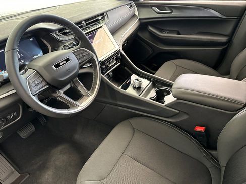 New 2025 Jeep Grand Cherokee Laredo w/ Luxury Tech Group I RWD image 11