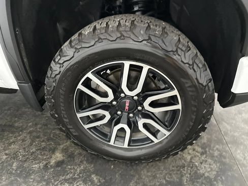 Used 2023 GMC Sierra 1500 AT4 w/ Technology Package AWD/4WD image 4