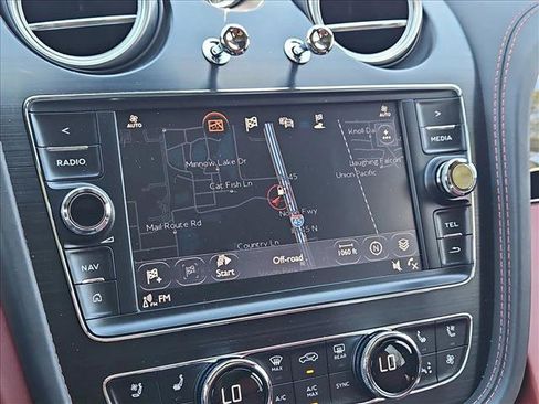 Used 2018 Bentley Bentayga Activity image 13