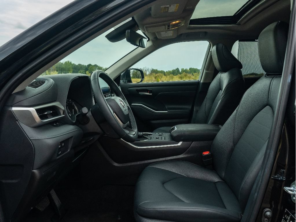 Used 2026 Toyota Highlander XLE AWD/4WD image 12