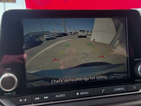 Used 2025 Nissan Rogue SV FWD image 10