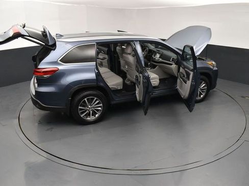 Used 2019 Toyota Highlander XLE image 30