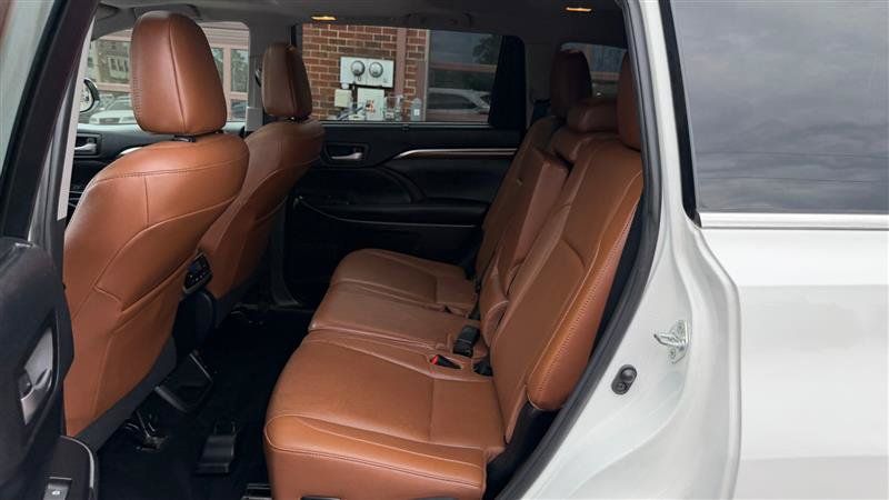 Used 2019 Toyota Highlander Limited AWD/4WD image 22