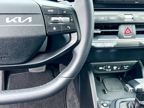 Certified 2025 Kia K4 EX image 22