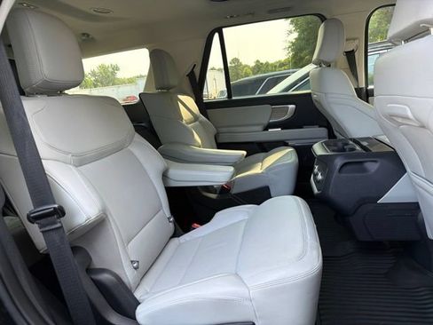 Used 2025 Ford Expedition Platinum AWD/4WD image 25