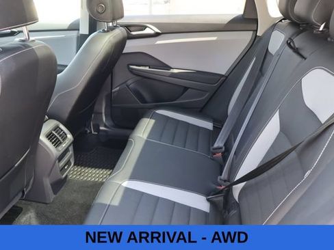 Used 2022 Volkswagen Taos SEL w/ Panoramic Sunroof Package AWD/4WD image 6