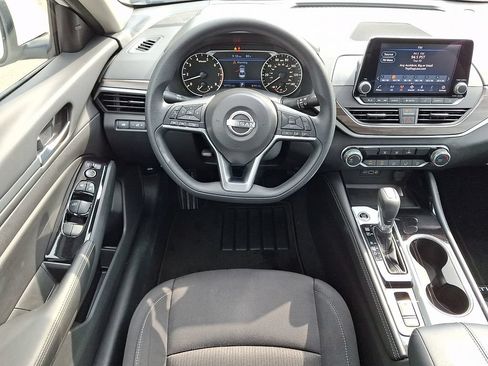 Used 2023 Nissan Altima 2.5 SV AWD/4WD image 2