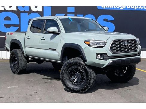 Used 2023 Toyota Tacoma TRD Off-Road image 2