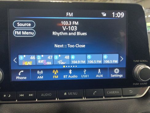 Used 2025 Nissan Sentra SV FWD image 25