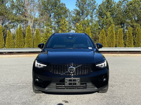 Used 2025 Volvo XC40 B5 Plus image 12