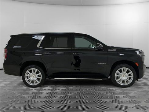 Used 2023 Chevrolet Tahoe High Country image 2