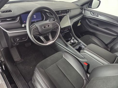 New 2025 Jeep Grand Cherokee Altitude image 11