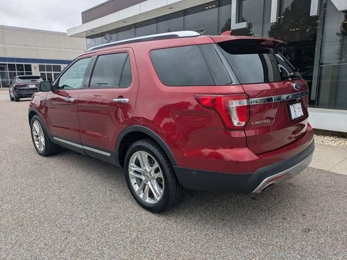 Used 2017 Ford Explorer Limited w/ Equipment Group 301A FWD image 4