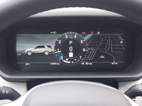 Certified 2025 Land Rover Discovery Dynamic SE image 18