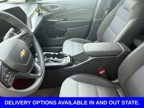 Used 2025 Chevrolet Trax LT FWD image 12