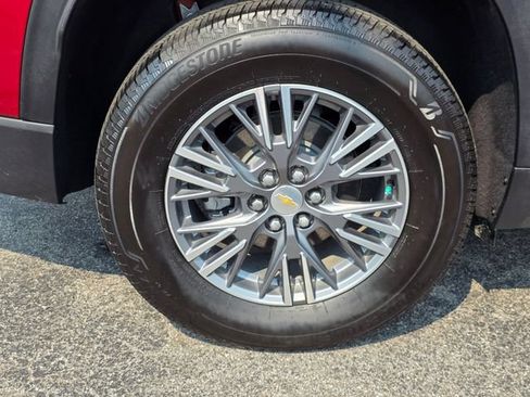 Used 2026 Chevrolet Traverse LT w/ Driver Confidence Package FWD image 16