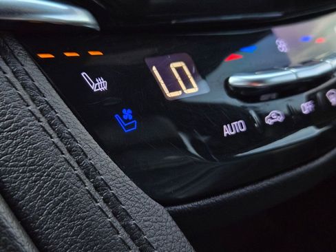 Used 2021 Cadillac XT6 Sport w/ LPO, ONYX Package image 22