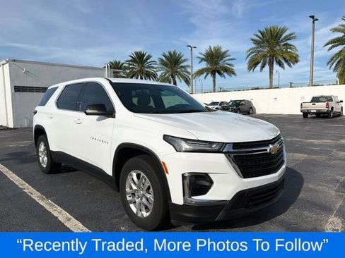 Used 2022 Chevrolet Traverse LS FWD image 1