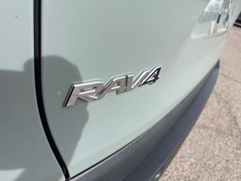 Used 2022 Toyota RAV4 XLE Premium image 24